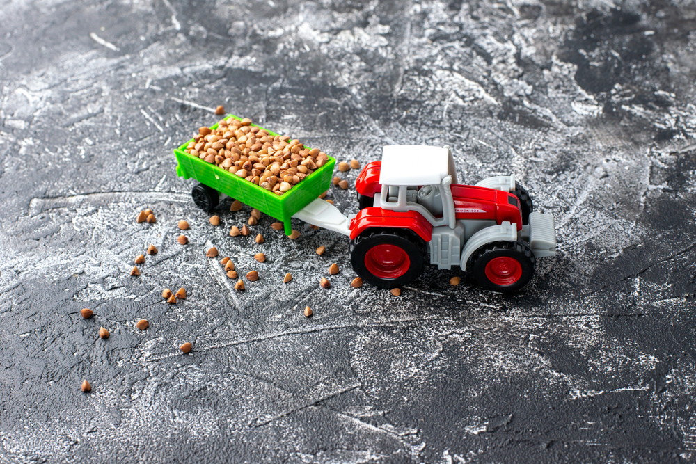 Traktorkami w kierunku zabawy — odkryj najciekawsze modele traktorów dla dzieci