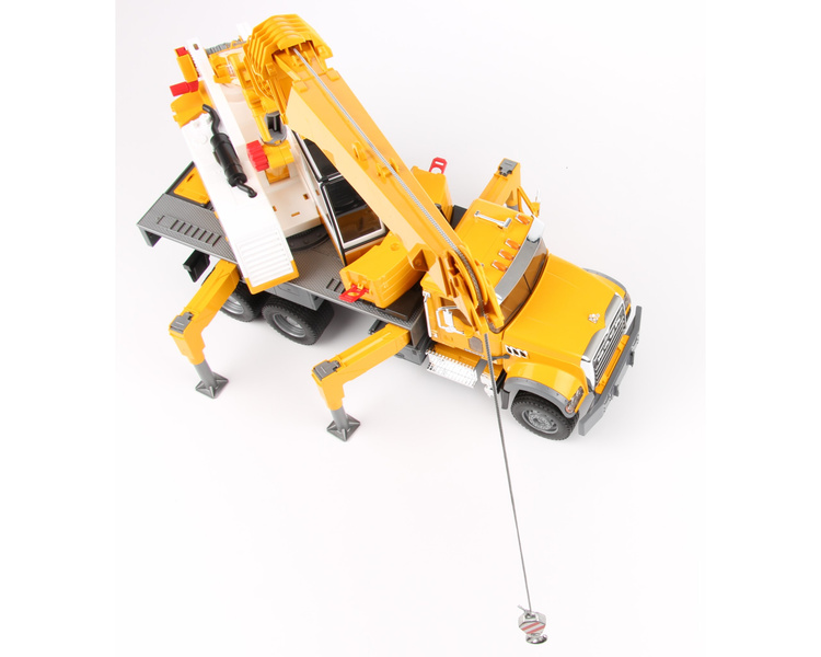 Bruder 02818 Mack z dźwigiem Liebherr bez oryginalnego opakowania