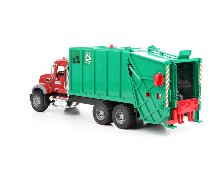 Bruder 02812 Mack śmieciarka bez stopnia tylnego. 